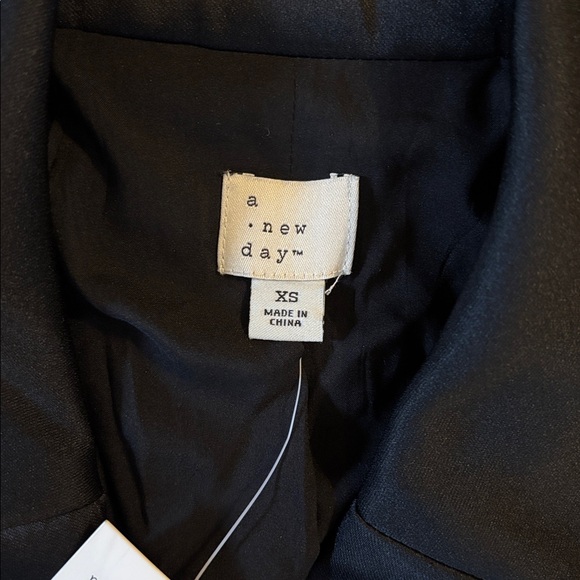 NWT a new day Women's Structured Satin Blazer size XS - Picture 5 of 10